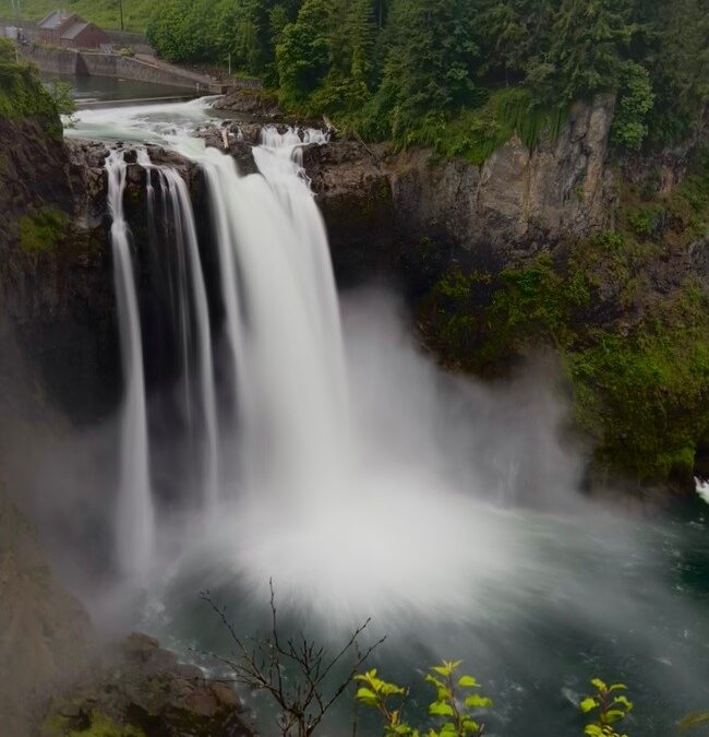 Best Waterfalls Near Seattle- Snoqualmie Falls Hike