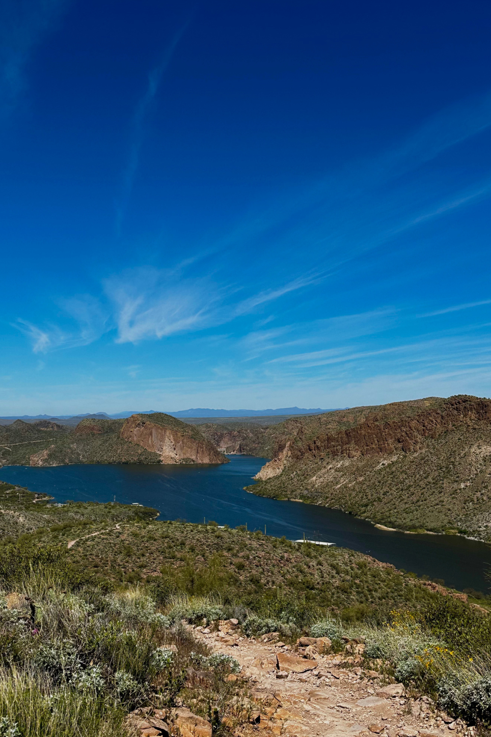 elephant arch (3) trail overlooking a lake in arizona