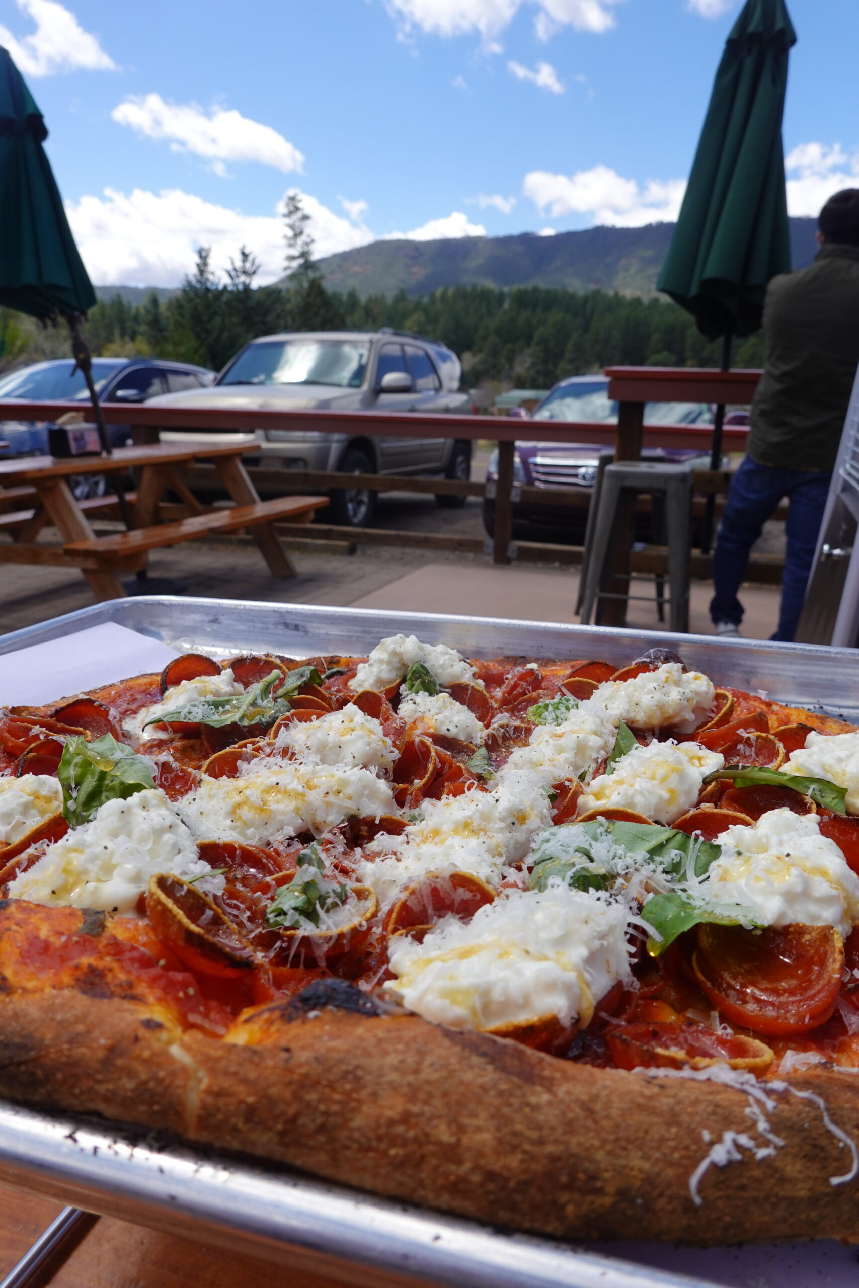 pine arizona restaurants a photo of pizza in front of cars and pine trees in the background