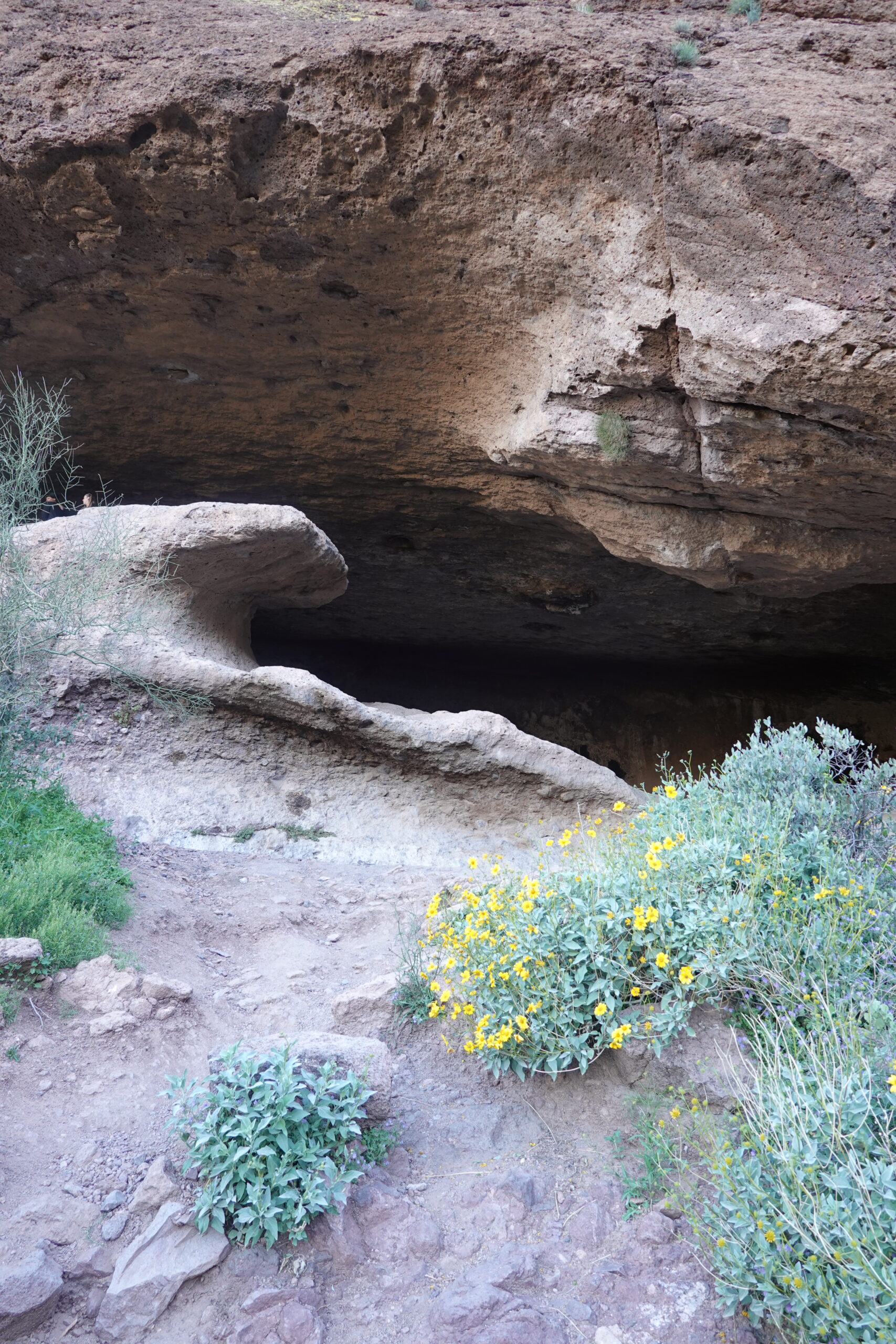 final climb to wave cave in the superstition mountains